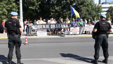Photo of Završeni protesti ispred OHR-a, sutra najavljen nastavak