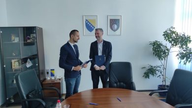 Photo of Potpisan novi Kolektivni ugovor za državne službenike i namještenike KS