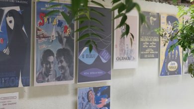 Photo of Izložba “Tragovi jednog vremena – Filmski plakat 1945-1970” postavljena u knjižari Buybook