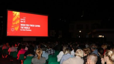 Photo of Načelnik Hadžibajrić obradovao najstarije sugrađane pozivnicama za SFF Ljetno kino Stari Grad