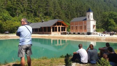 Photo of Iz dnevnika TVSA/ Bugojanac Husein Smajić izgradio crkvu koju je blagoslovio kardinal Puljić