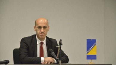 Photo of Salkić i Hurtić uputili u proceduru Rezoluciju o osudi genocida u Srebrenici