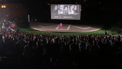 Photo of Otvoren 5. AJB DOC: Ni kiša nije pokvarila fenomenalni filmski doživljaj pod otvorenim nebom (FOTO)