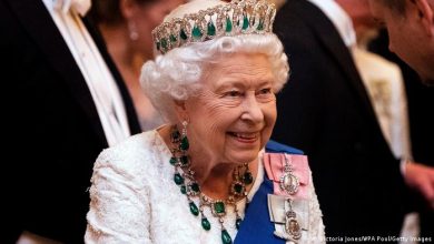 Photo of Ljekari zabrinuti za zdravlje kraljice Elizabete, porodica stigla u dvorac Balmoral