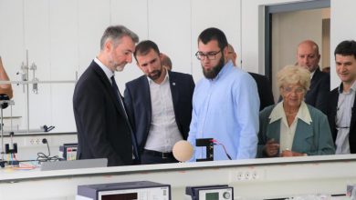 Photo of U toku velika modernizacija: Na PMF-u predstavljene obnovljene laboratorije i oprema