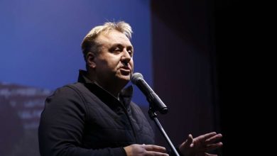 Photo of Huseinović: Mladi koji dolaze na Grbavicu da bodre svoje klubove moraju znati da je to mjesto prije 30 godina bio mjesto velikih ljudskih drama