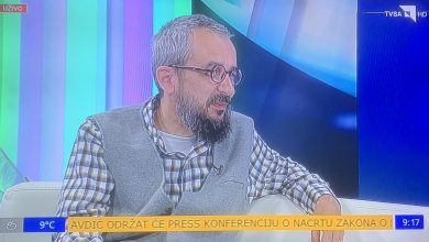 Photo of Cvijetić za Sarajevsko jutro: Predstava “Što na podu spavaš” uči nas vraćanju ljudskom licu koje smo izgubili