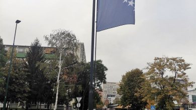 Photo of (FOTO)Na kružnim tokovima na području Novog Sarajeva postavljeni jarboli sa državnim zastavama