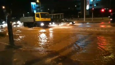 Photo of Jutros rano u Sarajevu: Pukla vodovodna cijev preko puta RTV doma (VIDEO)