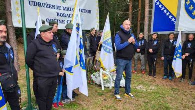 Photo of Položeno cvijeće u spomen na hrabre branioce oslobodilačkog rata