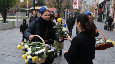 Photo of Danas u Starom Gradu građani obradovani ružama u bojama zastave BiH
