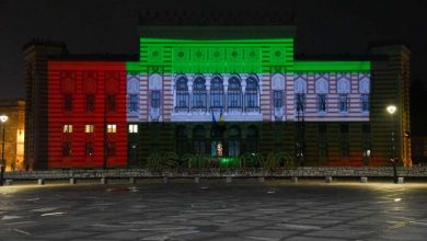 Photo of Vijećnica osvijetljena u bojama zastave Ujedinjenih Arapskih Emirata