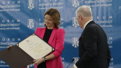 Photo of Tanji Fajon uručeno priznanje Zlatna medalja Bošnjačkog instituta