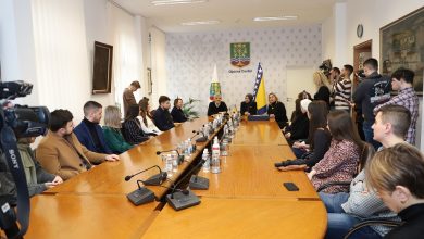 Photo of Mandić poručio mladima: Ostanite ovdje i dajte ovoj zemlji šansu