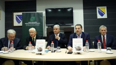 Photo of U Sarajevu predstavljena knjiga ‘Geopolitika i terorizam’ autora Vahida Karavelića