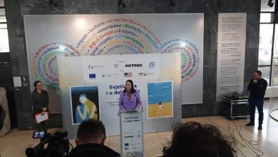 Photo of Godišnjica agresije na Ukrajinu obilježena i u Sarajevu: Svjetlo sija i u doba tame