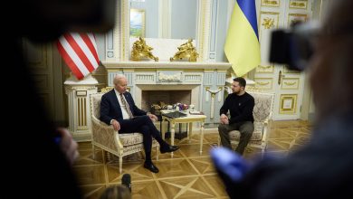 Photo of Američki predsjednik Biden iznenada posjetio Kijev i sastao se s ukrajinskim liderom Zelenskim