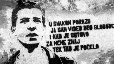 Photo of Milan Mladenović, frontmen grupe EKV posthumno proglašen počasnim građaninom Sarajeva