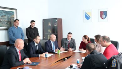 Photo of Vlada KS i sindikati potpisali: Dodatak na plaće od 100 KM uposlenicima javnog sektora