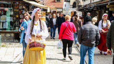 Photo of U susret ramazanu: Na Baščaršiji podijeljeni pokloni i ramazanske vaktije za građane