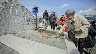 Photo of Obilježen Dan pravednika: Položeno cvijeće na grob Gorana Čengića u Sarajevu
