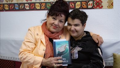 Photo of Hrabra djevojčica sa invaliditetom Hana Bičakdžić dobila ponudu da joj bh. književnici pomognu u izdavanju prve knjige