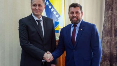 Photo of Bećirović i Duraković u Banja Luci: Političari se trebaju takmičiti u otvaranju škola, fakulteta, fabrika