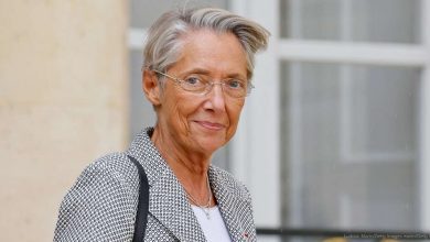 Photo of Francuska premijerka Borne, nakon višednevnih protesta se sastaje s opozicijom i sindikatima