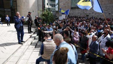Photo of Počela vanredna sjednica Predstavničkog doma Parlamenta FBiH i protesti građana