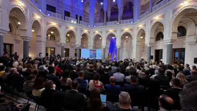 Photo of U prepunoj Vijećnici promovisana knjiga o akademskim svjedočenjima o nastanku RS i strateškim dokumentima ranih 90ih