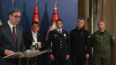 Photo of Vučić na vanrednom pressu najavio razoružavanje Srbije