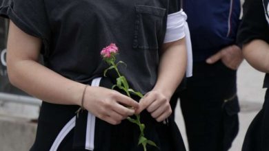 Photo of Polaganjem 102 bijele ruže obilježava se Dan bijelih traka