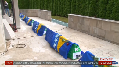Photo of Klanjana kolektivna dženaza u Bratuncu, traga se za oko 200 nestalih osoba