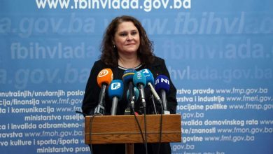 Photo of Duraković nakon pucnjave u školi u Lukavcu: Potreban strateški odgovor na problem