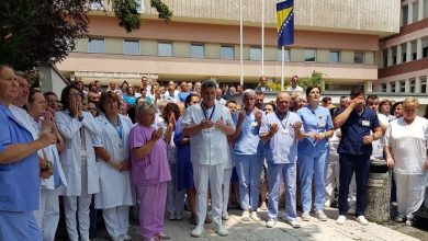 Photo of Uposlenici sarajevske Opće bolnice odali počast žrtvama genocida u Srebrenici
