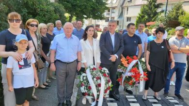 Photo of Obilježena 30. godišnjica od ubistva 14 Sarajlija u redu za vodu na Dobrinji