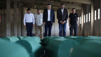 Photo of Bećirović se poklonio žrtvama genocida