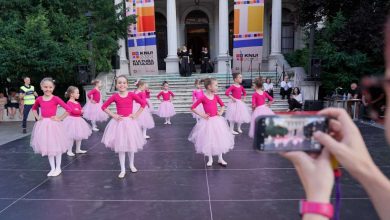 Photo of Na pozorišnom Trgu ‘Susan Sontag’ večer muzike i plesa
