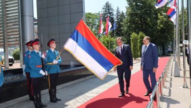 Photo of Dodik priredio svečani doček Vučiću ispred Vlade Republike Srpske