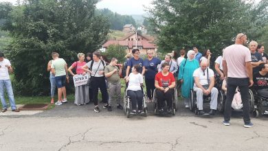 Photo of Protesti pred Zavodom Pazarić, traži se smjena direktora