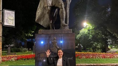 Photo of Karić pojasnila zašto je spomenik Kralju Tvrtku postavljen noću: Simbolika je važnija od ceremonije