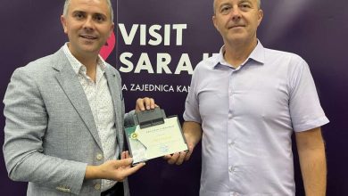 Photo of Turističkoj zajednici KS uručena zahvalnica napravljena od reciklažne ambalaže