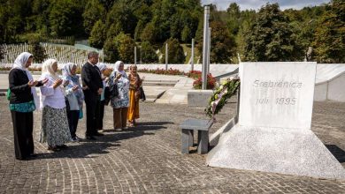 Photo of Escobar i Murphy odali počast žrtvama genocida u Srebrenici