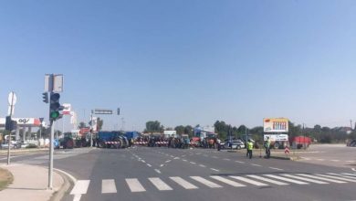 Photo of Poljoprivrednici blokirali Granični prijelaz: Krajnje je vrijeme da država pomogne poljoprivrednicima