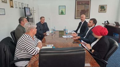 Photo of Delić sa sindikatom o zabrani rada nedjeljom: Neophodan set mjera da bi se zaštitila prava radnika
