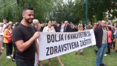 Photo of Zdravstveni radnici pred Vladom KS najavili i generalni štrajk: “Sve će stati”