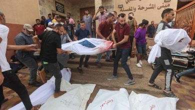 Photo of Izrael nastavio bombardovanje Gaze, mrtvi se sahranjuju u masovnim grobnicama