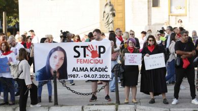 Photo of Protesti u Sarajevu protiv femicida pod sloganom ‘Niti jedna više!’ (Video)