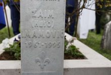 Photo of Znak sjećanja na pogibiju Zaima Imamovića ispred Alipašine džamije