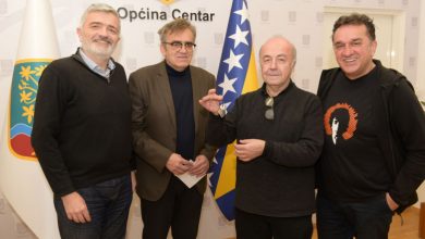 Photo of Milomiru Kovačeviću Strašnom uručeni ključevi od stana